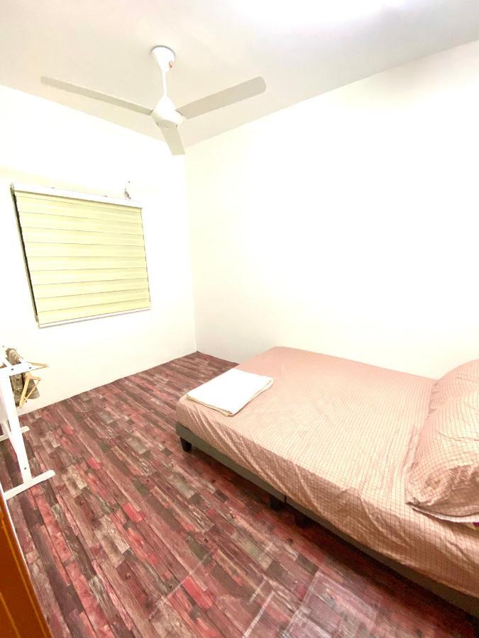 Raees Homestay Kampong Tanjong Minyak Eksteriør billede