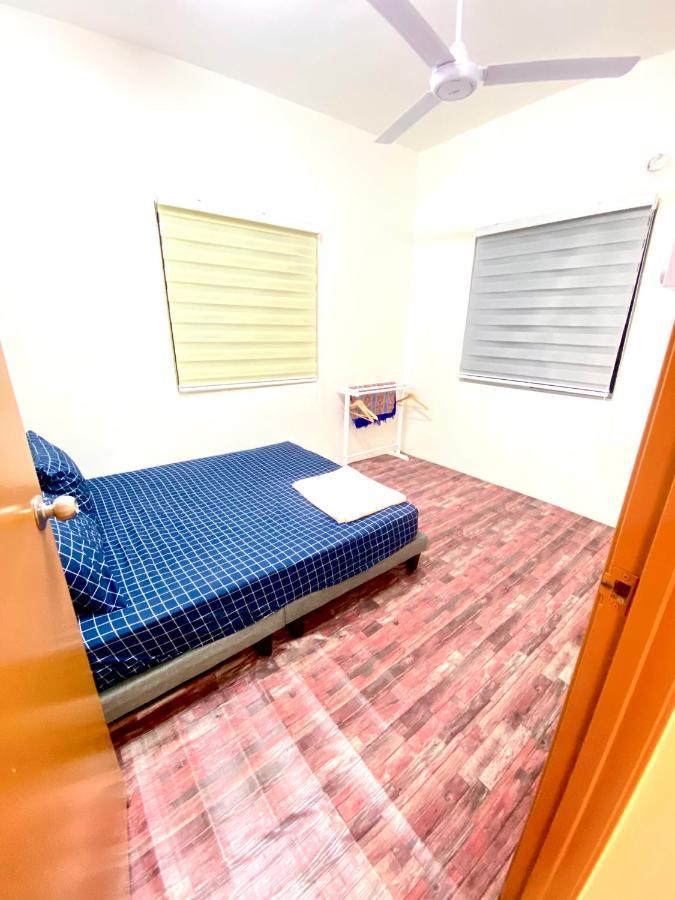 Raees Homestay Kampong Tanjong Minyak Eksteriør billede