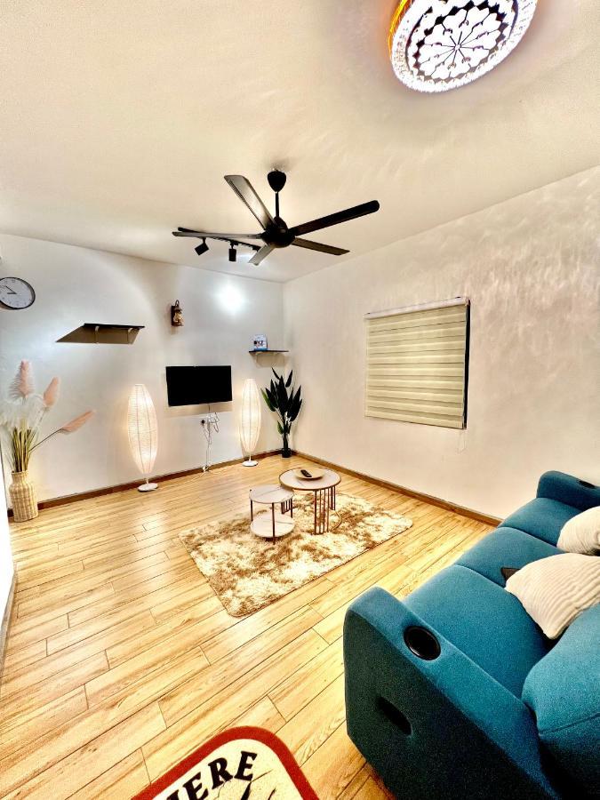 Raees Homestay Kampong Tanjong Minyak Eksteriør billede